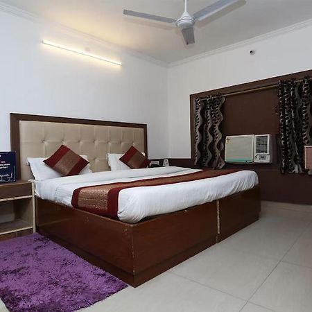 Vishal Hotel By Comfort Rooms Nova Deli Exterior foto