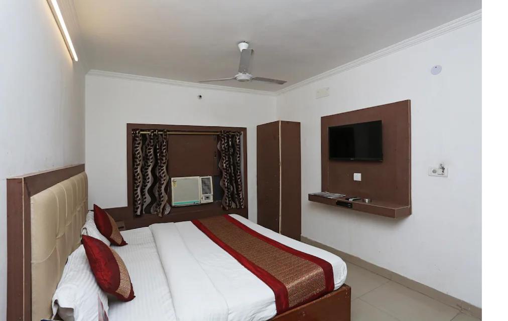 Vishal Hotel By Comfort Rooms Nova Deli Exterior foto