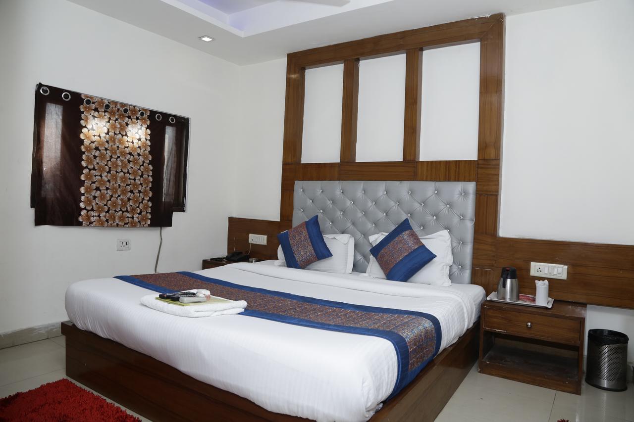 Vishal Hotel By Comfort Rooms Nova Deli Exterior foto