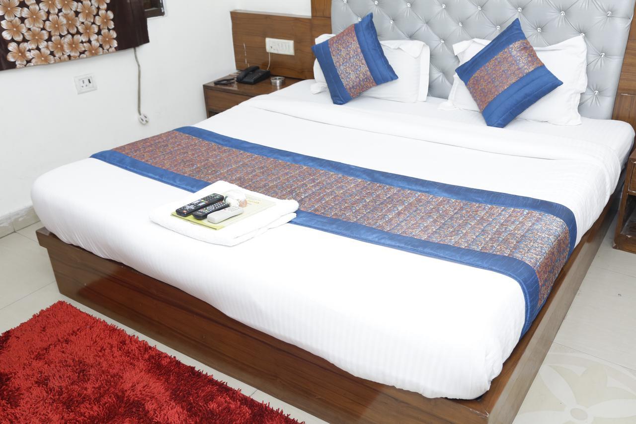 Vishal Hotel By Comfort Rooms Nova Deli Exterior foto